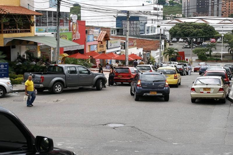 Dictan medidas cautelares para 18 vehículos por obstruir las vías públicas