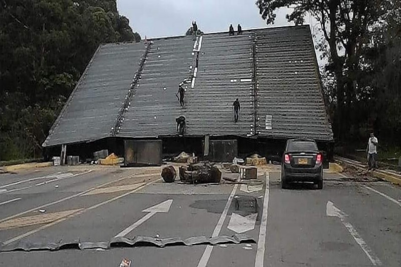 Peaje de Tunía, Cauca fue destruido y genera bloqueos hacia el sur del país