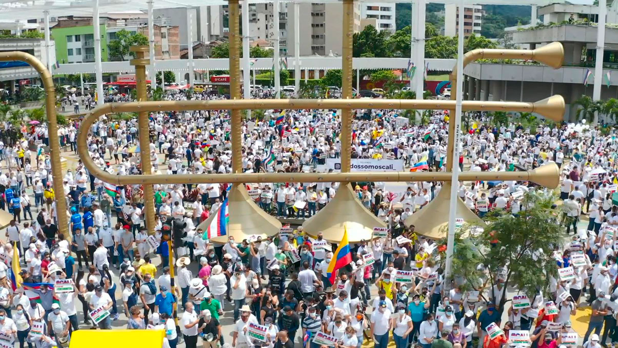 Las postales que dejó la multitudinaria 'Marcha del Silencio' de este martes en Cali