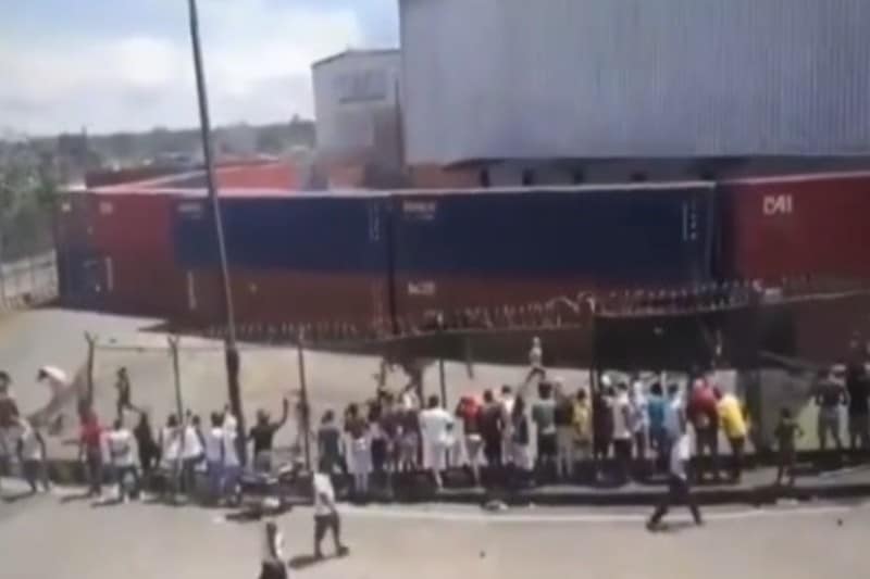 Tensa situación en Buenaventura: saqueos y enfrentamientos