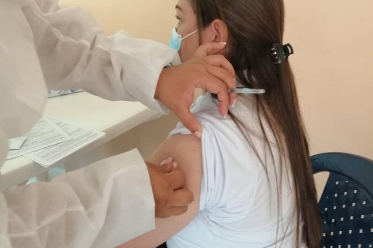 Avanza plan de vacunación en docentes del sector oficial y privado en Cali