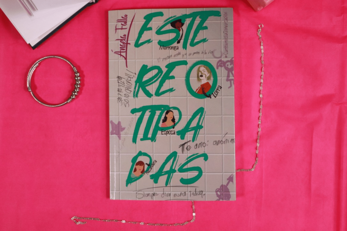 Ángela Falla, lanza su nuevo libro "Estereotipadas"