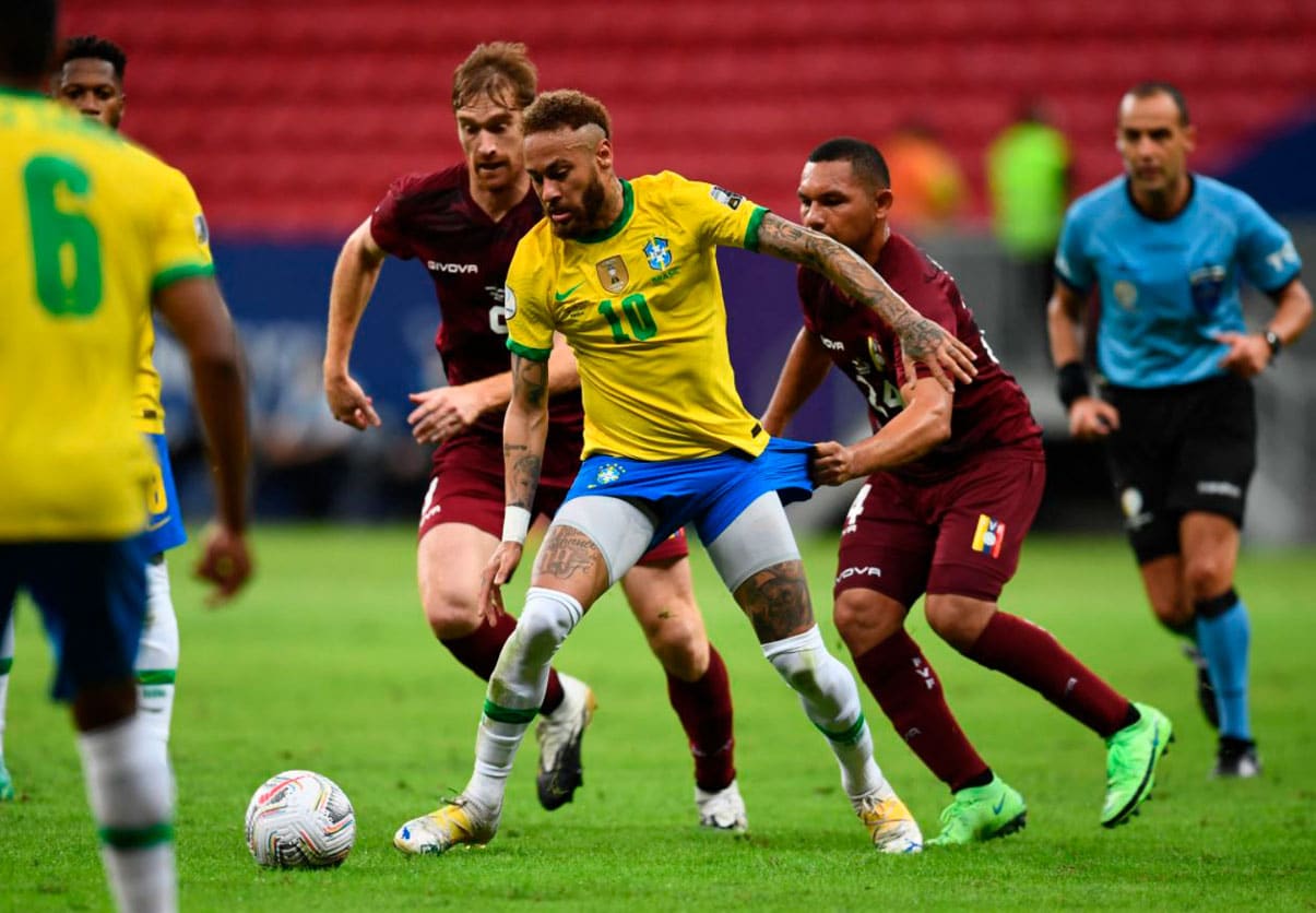 Suben a 52 casos de covid-19 detectados en Copa América de Brasil