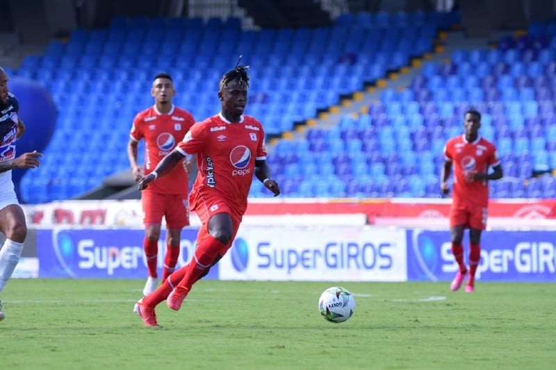 Los 'diablos rojos', goleados y eliminados de la Copa Suramericana