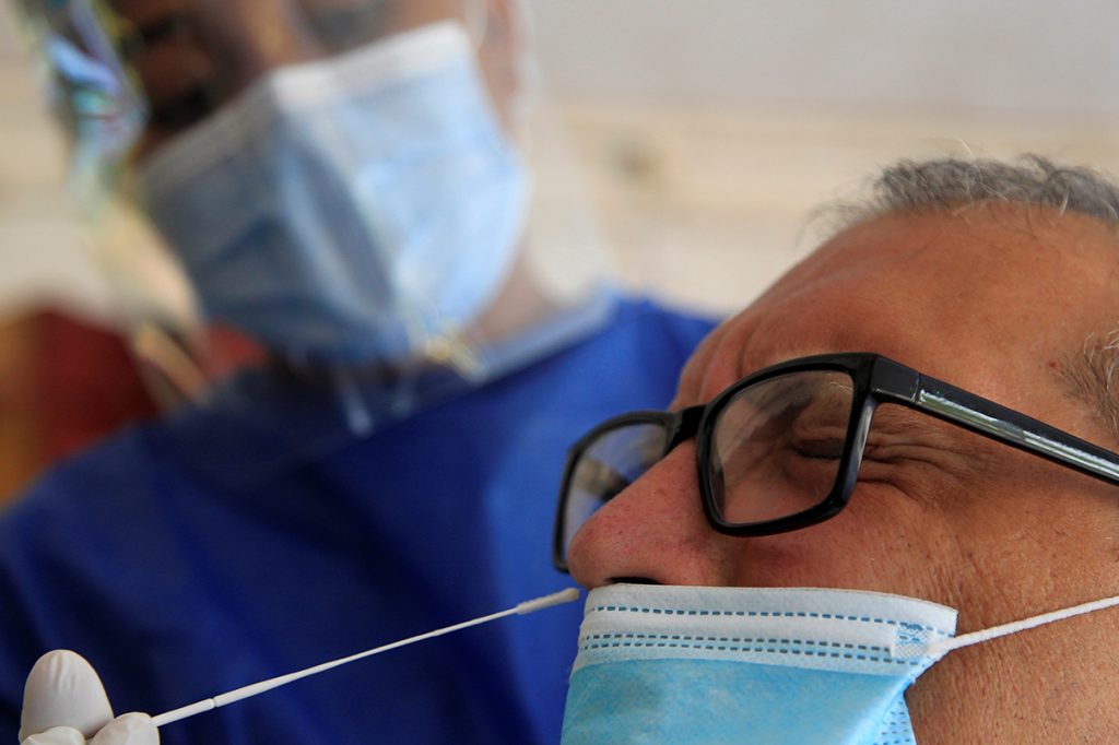 Las cifras de la pandemia siguen bajando en Colombia, que suma 17.532 casos
