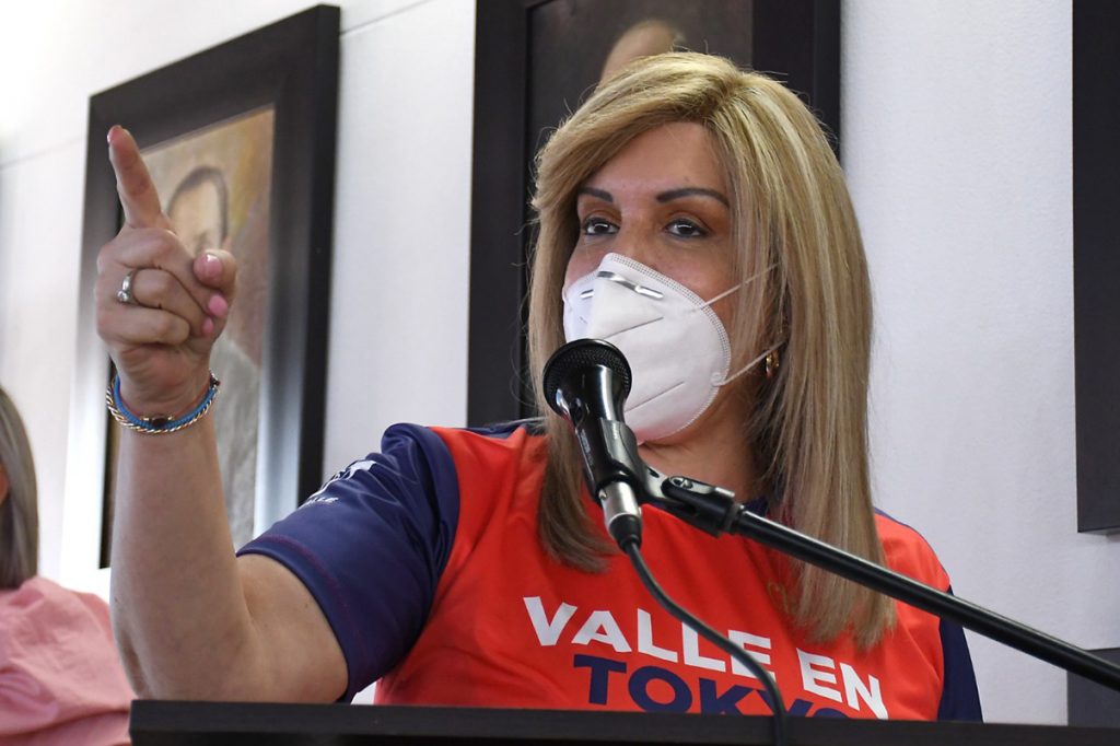 "En las noches no tiene por qué haber marchas": gobernadora del Valle