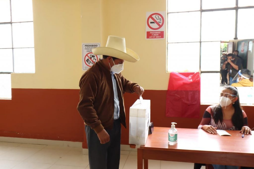 Ente electoral proclama a Pedro Castillo como nuevo presidente de Perú