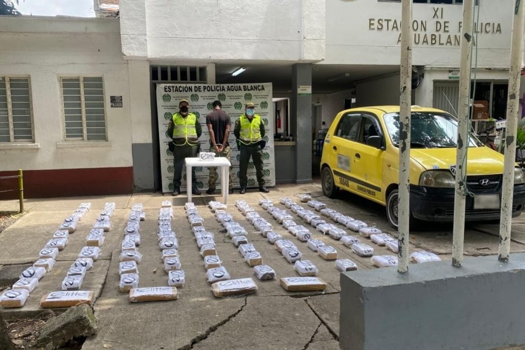 Policía incautó 102 kilogramos de marihuana en un taxi al oriente de Cali
