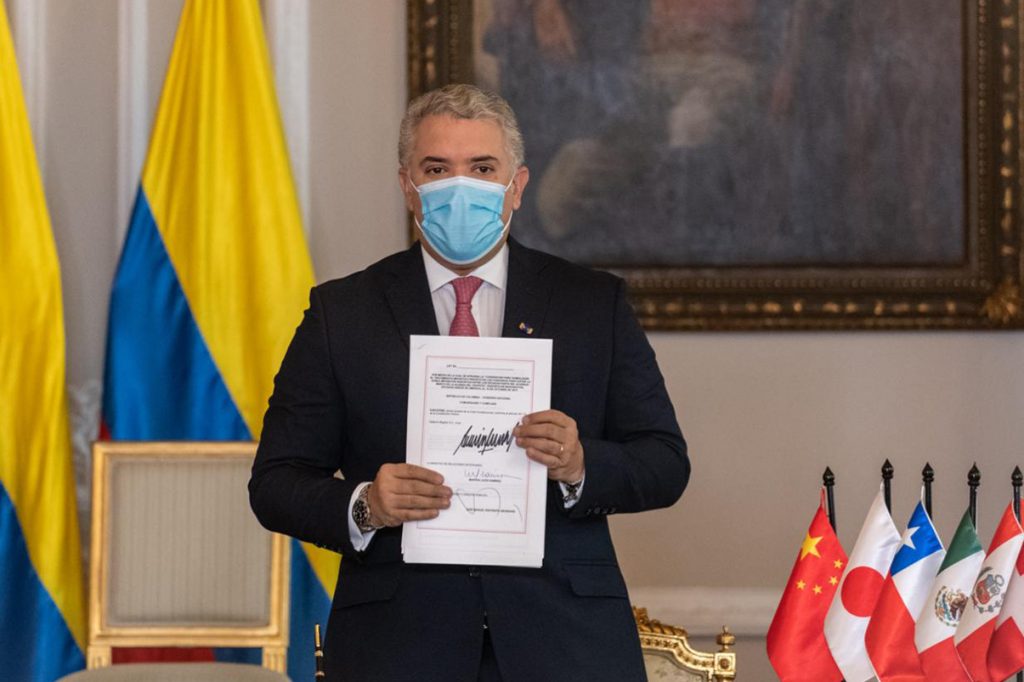 Iván Duque sanciona ley que reduce de 48 a 42 horas jornada laboral