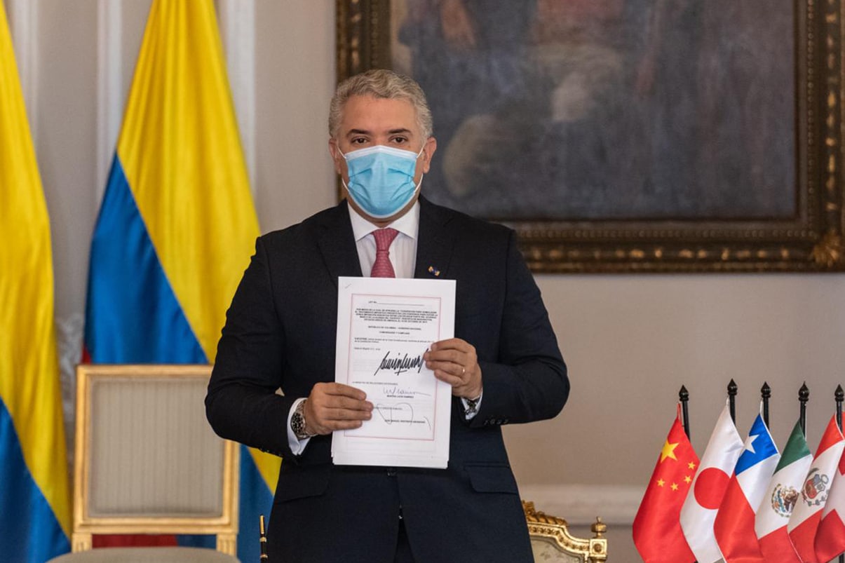 Iván Duque sanciona ley que reduce de 48 a 42 horas jornada laboral