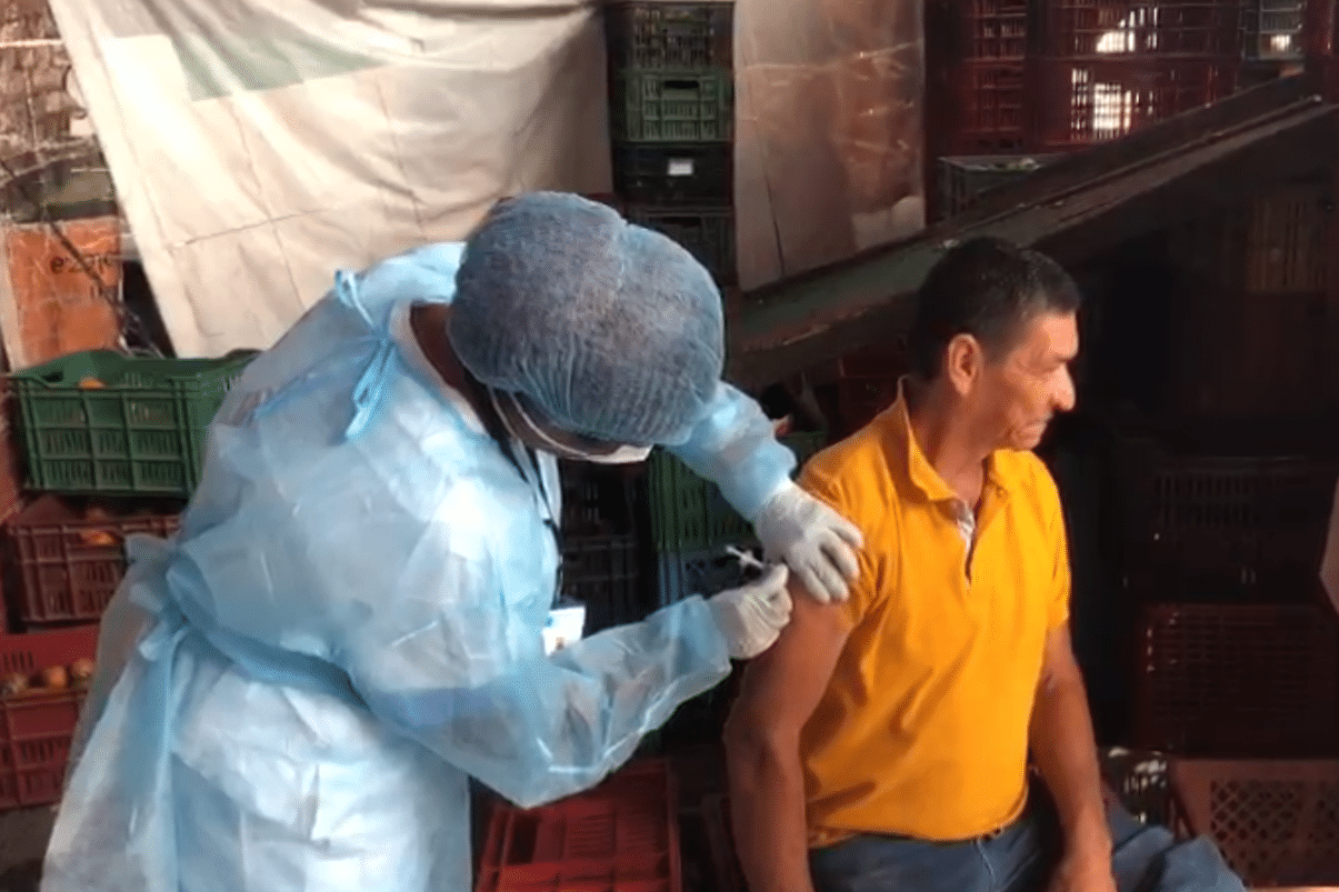 Jornada de vacunación móvil en la Galería de Santa Elena