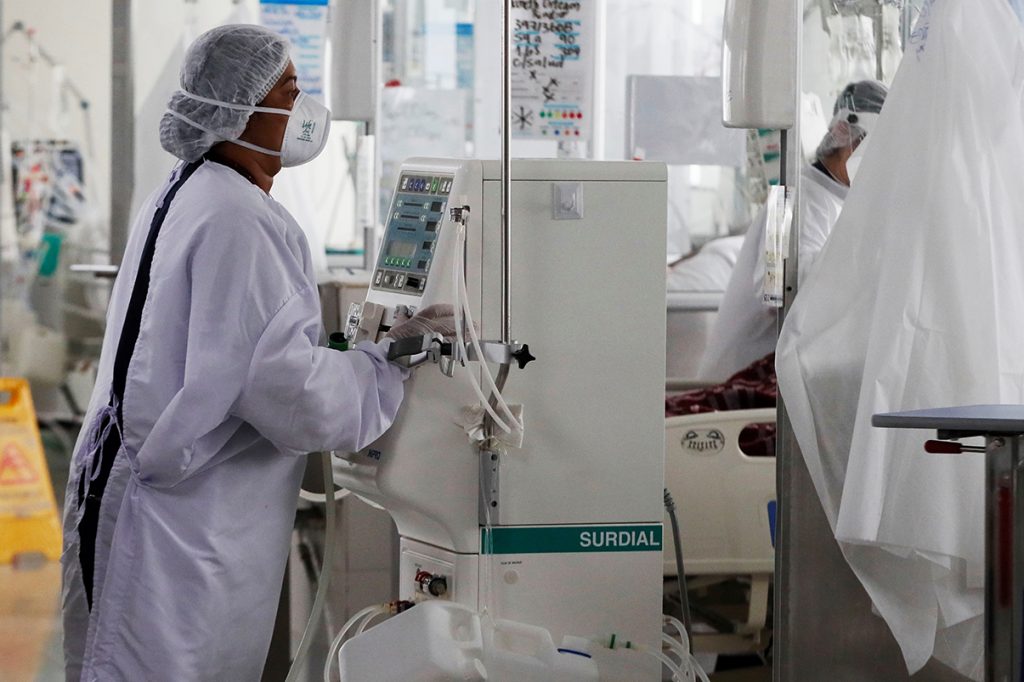 Colombia baja de las 100 muertes diarias por primera vez desde marzo