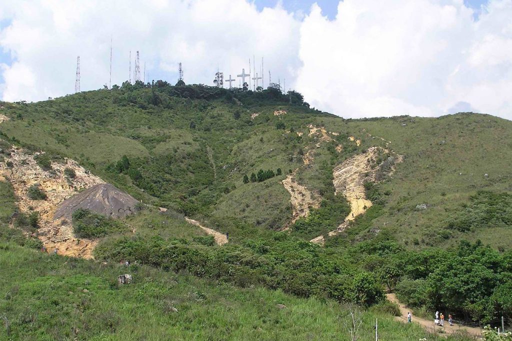 Desconocidos robaron a dos policías en vía al cerro de Las Tres Cruces en Cali
