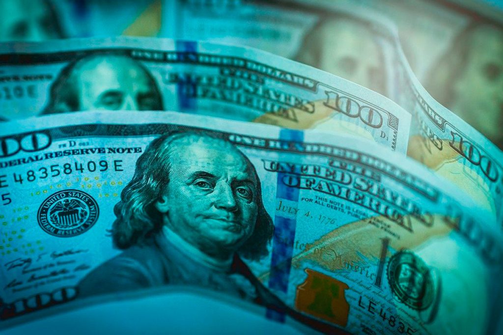 Dólar alcanzó nuevo máximo frente al peso colombiano en 2021