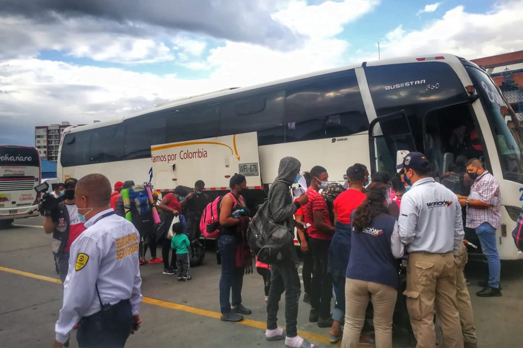 Empiezan viajes humanitarios de migrantes haitianos desde Cali
