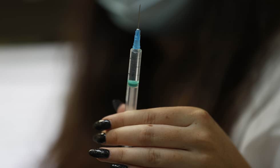 La EMA: no está claro si se necesita ni cuándo dosis de refuerzo contra COVID
