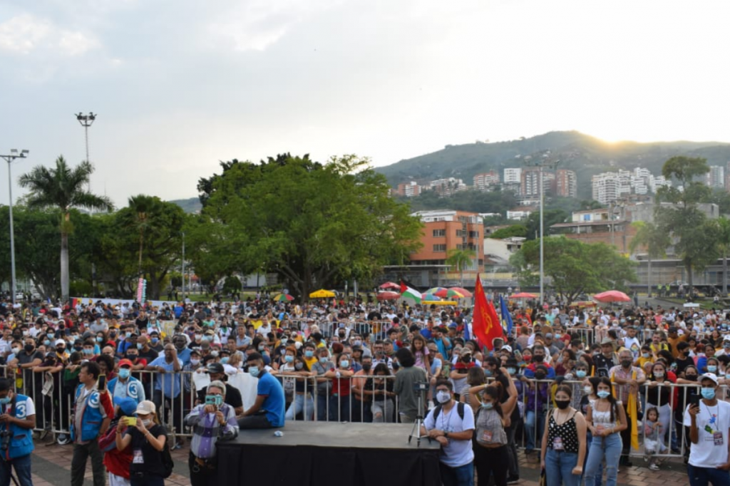 Gustavo Petro visitó Cali este sábado y habló ante multitud de jóvenes