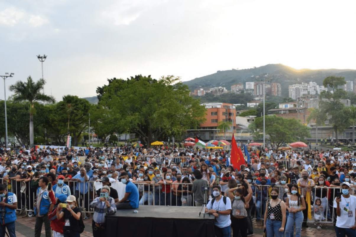 Gustavo Petro visitó Cali este sábado y habló ante multitud de jóvenes