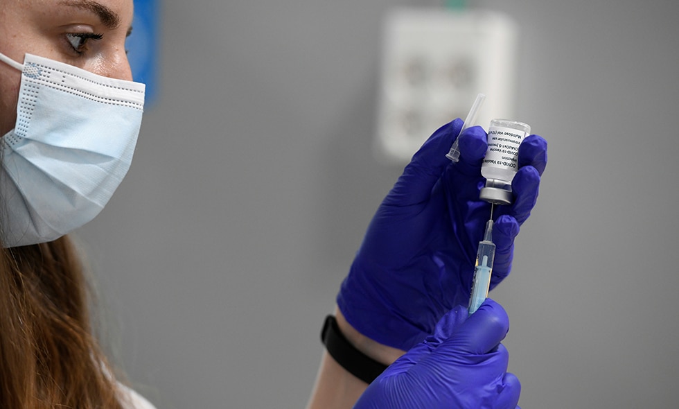 La vacuna de AstraZeneca no estaba lista desde 2018, es una foto manipulada