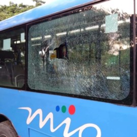 "Están incentivando a jóvenes a tirar piedras a buses del Mío": presidente Metrocali
