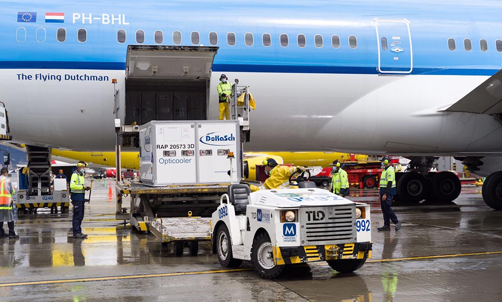 Llegaron a Colombia 752.400 dosis de vacunas de AstraZeneca