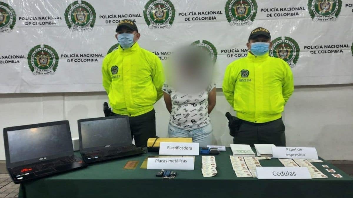 Ordenan libertad de abogado Diego Cadena por vencimiento de términos
