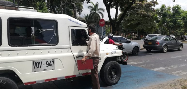 Horas de espera por transporte urbano en La Flora