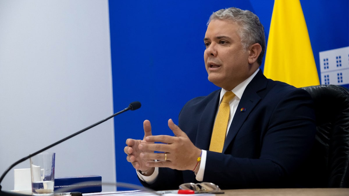 Ministro de Defensa justifica bombardeo en el que murieron menores