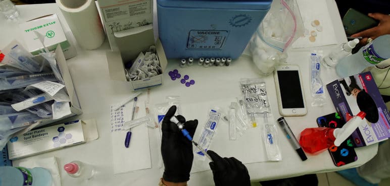 EMA: dosis de refuerzo es “segura y eficaz” pero no está claro cuándo ponerla