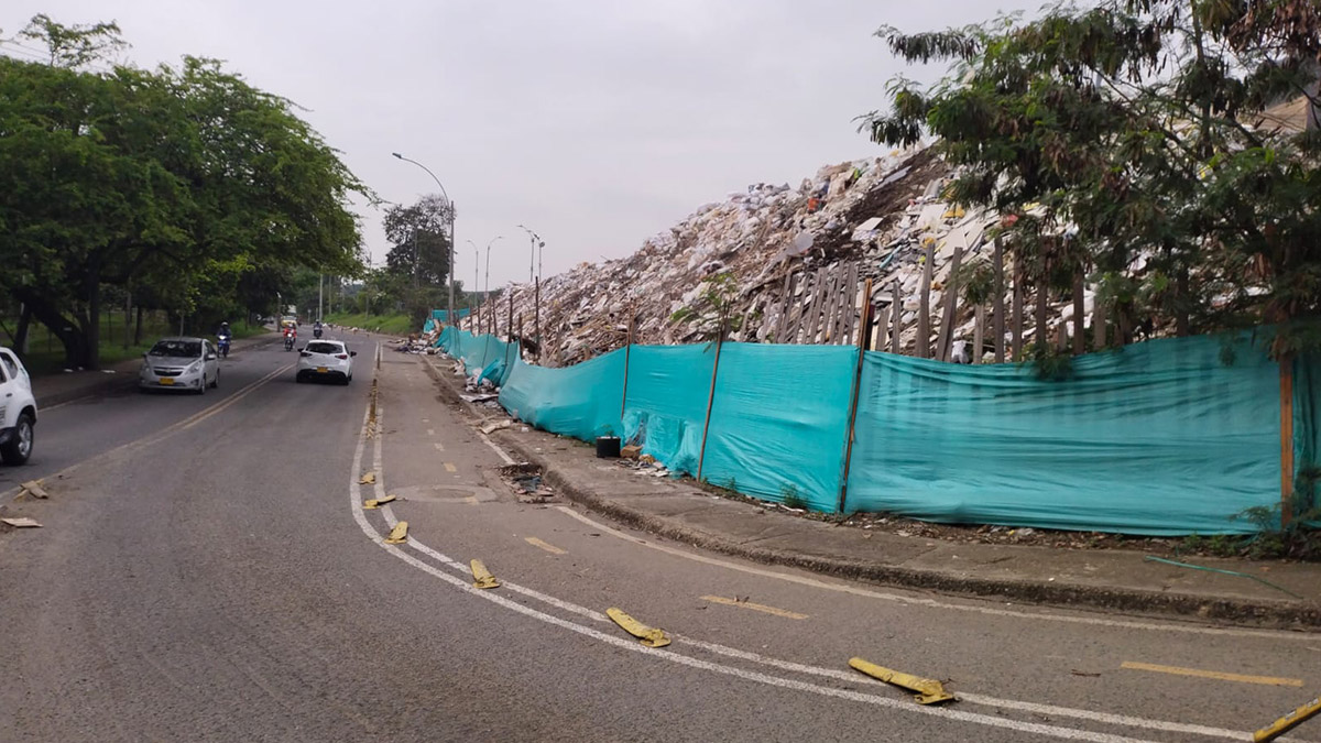 ¡Vuelve y juega! Se rebosó la escombrera de la Carrera 50, sur de Cali