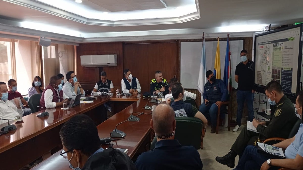 Caravanas de motociclistas desafiaron restricciones en Cali durante esta madrugada