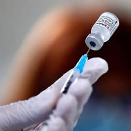 Vacuna de Pfizer, muy eficaz contra hospitalizaciones de seis meses