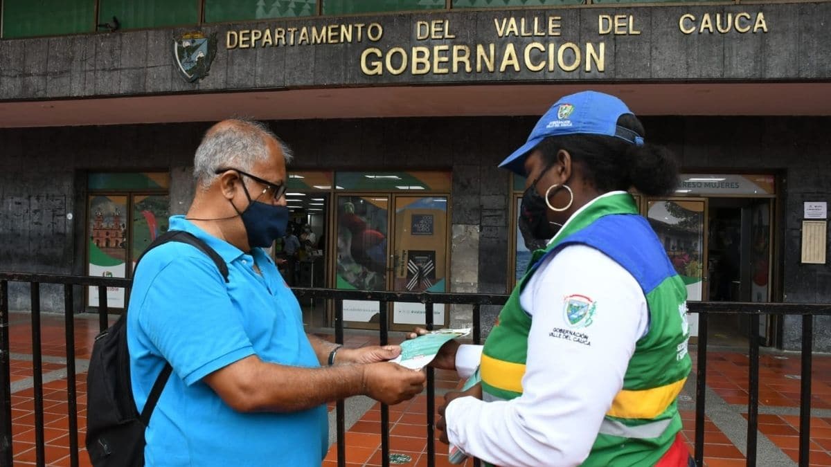 Niños mayores de 12 años deben portar carné de vacunación: Valle