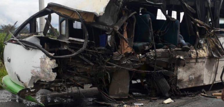 Un muerto y 10 heridos tras aparatoso accidente en la vía Cali-Candelaria