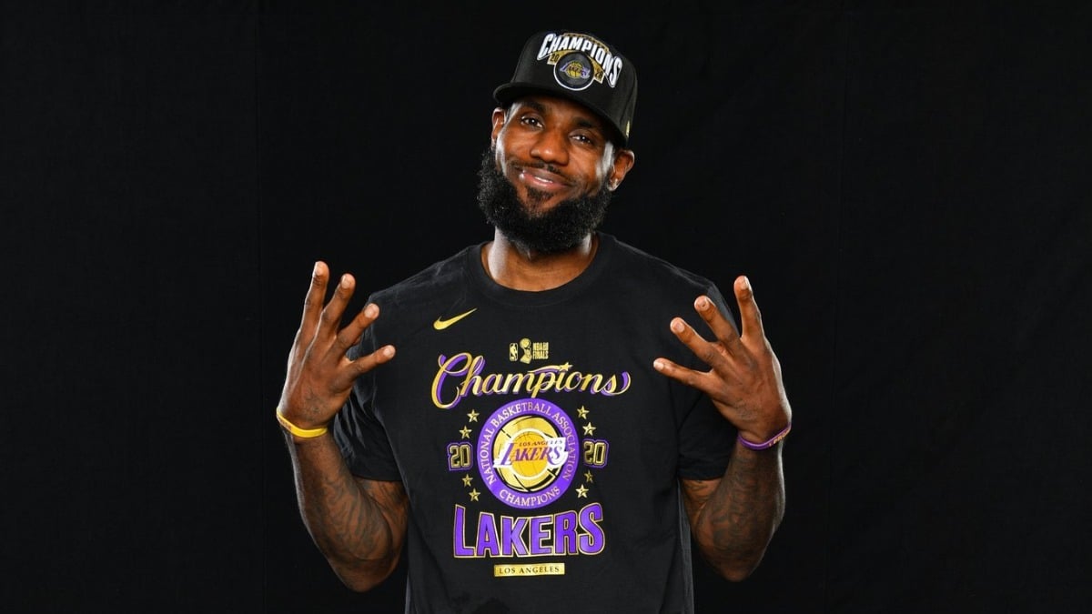 Luego de 19 años de carrera, LeBron James recibe su primera sanción