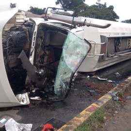 Camión cisterna se volcó en el norte de Cali y derramó 6.000 galones de gasolina
