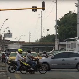Congestión vehicular por semáforos dañados en sector La Luna