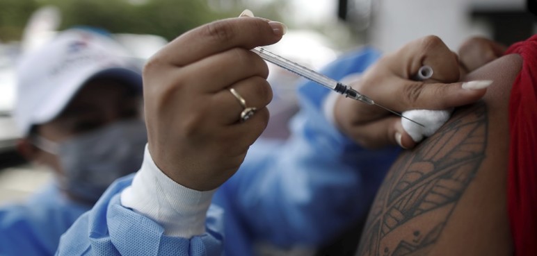 Covid-19: Colombia aprueba dosis de refuerzo para mayores de 18 años
