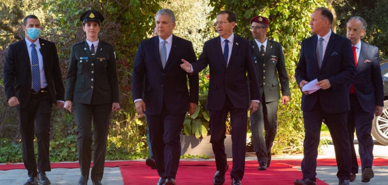 Duque dice que consiguió más de 3 mil millones de dólares para inversiones