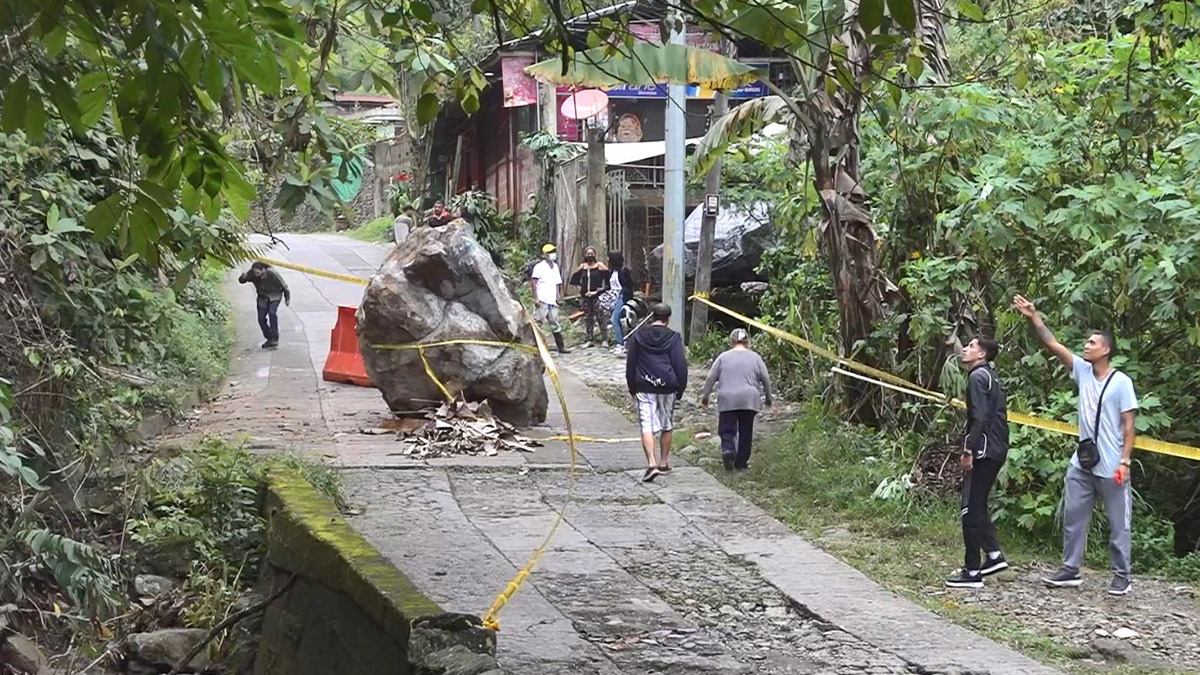 Enorme roca se desplomó de una montaña cerca de Pance y afectó una vivienda