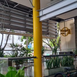 'Los tres mosqueteros' robaron a clientes del Karen's Pizza del parque del perro