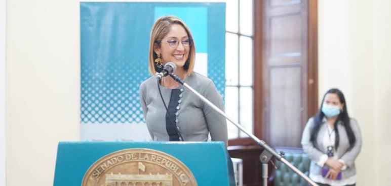 Piden la renuncia de Jennifer Arias tras conocerse plagio en su tesis