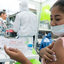 La vacunación contra el covid-19 llega a las comunas 13 y 21 de Cali