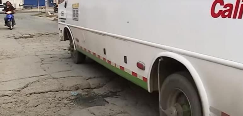 Vecinos de Santa Elena llevan 15 años esperando que tapen un hueco