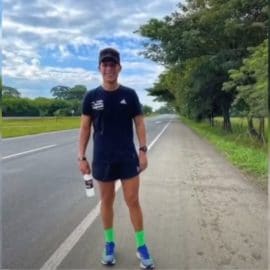 Deportista que fue atropellado permanece en delicado estado de salud