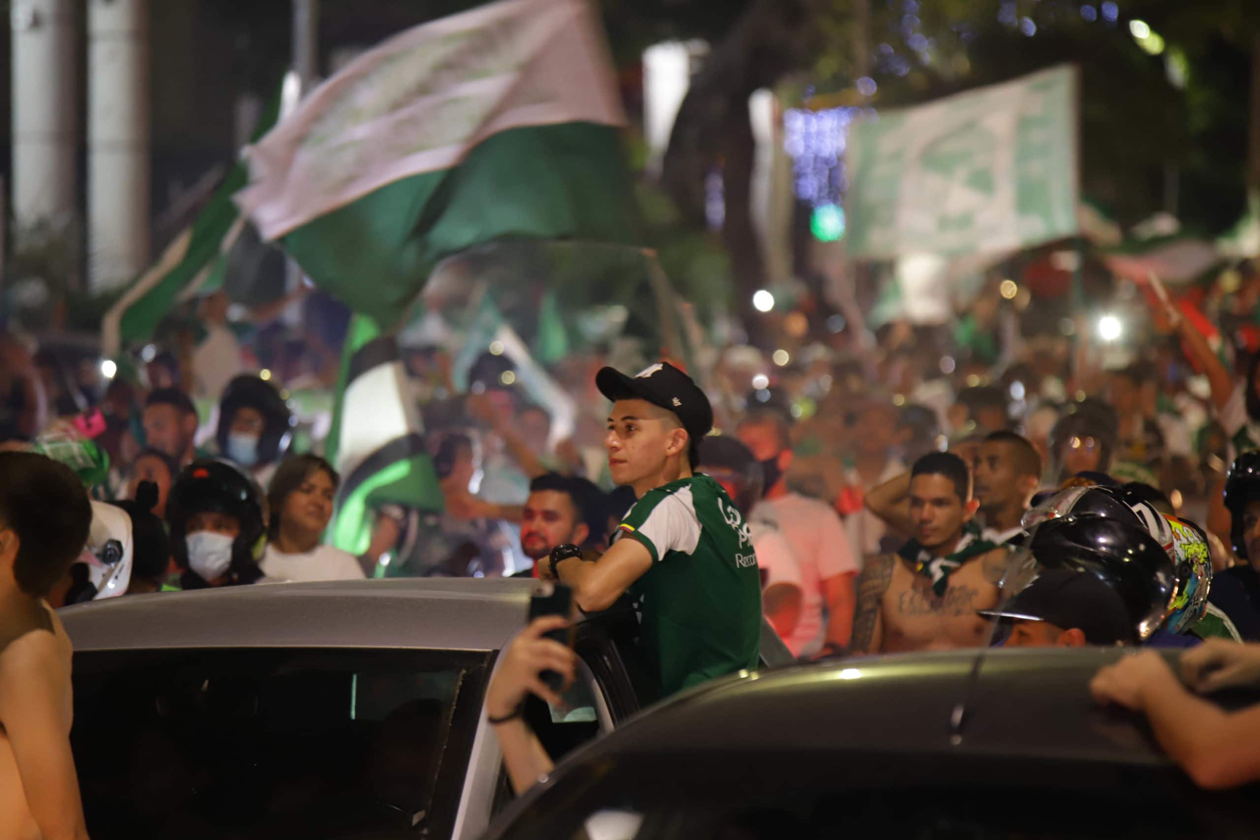 Las calles se tiñeron de verde luego del triunfo del Cali