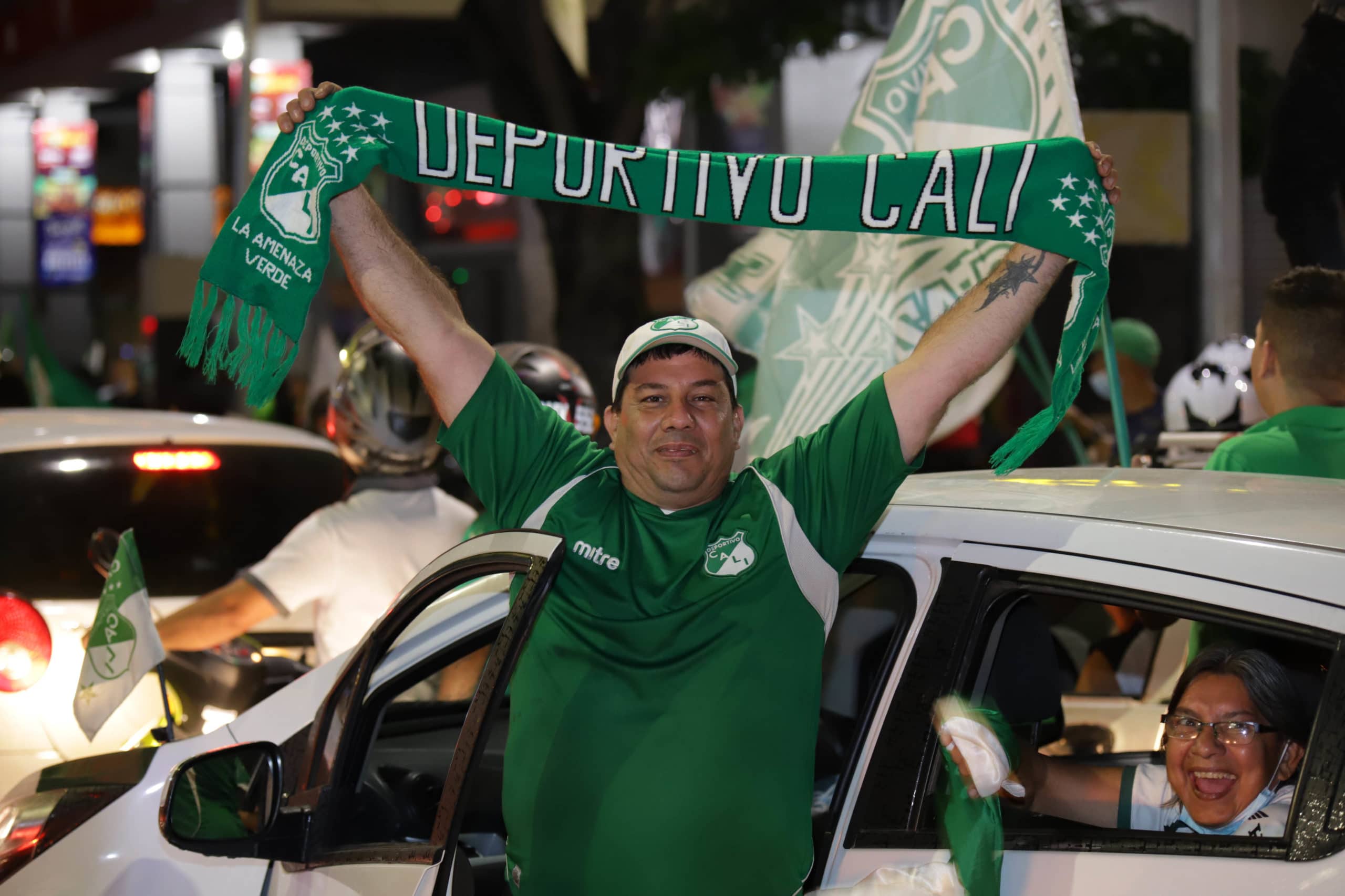 las-calles-se-tineron-de-verde-luego-del-triunfo-del-cali-23-12-2021