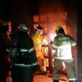 Fuerte incendio en la vía La Nubia – Candelaria