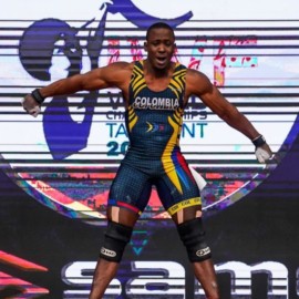 Oro y nuevo récord mundial para el pesista Lesman Paredes en Uzbekistán