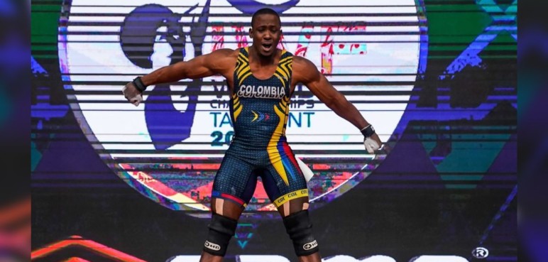 Oro y nuevo récord mundial para el pesista Lesman Paredes en Uzbekistán